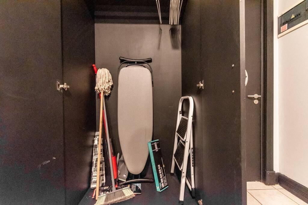 شقة The Square 135- Studio With Free Parking, Pool & Gym Access كيب تاون المظهر الخارجي الصورة