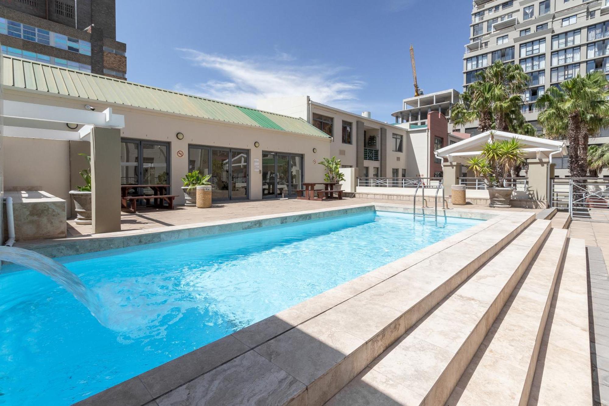 شقة The Square 135- Studio With Free Parking, Pool & Gym Access كيب تاون المظهر الخارجي الصورة