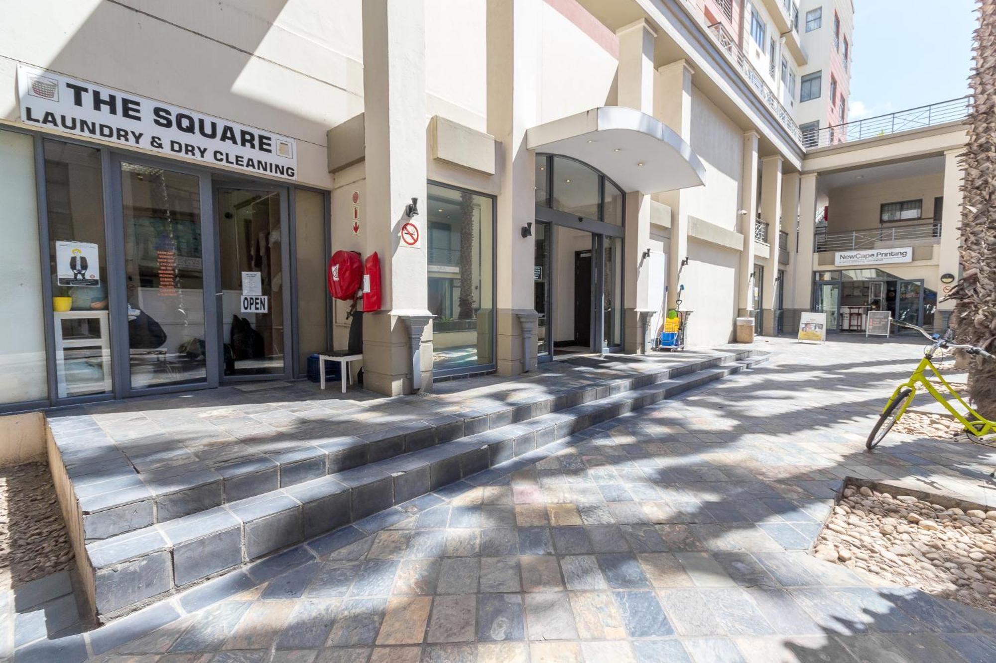 شقة The Square 135- Studio With Free Parking, Pool & Gym Access كيب تاون المظهر الخارجي الصورة