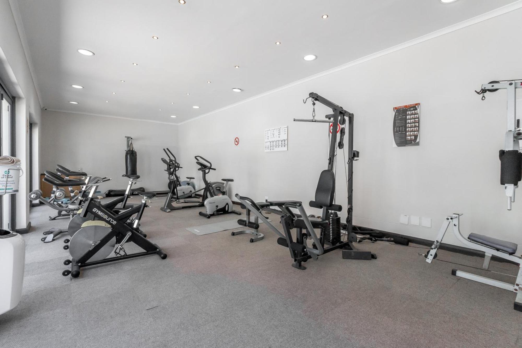 شقة The Square 135- Studio With Free Parking, Pool & Gym Access كيب تاون المظهر الخارجي الصورة