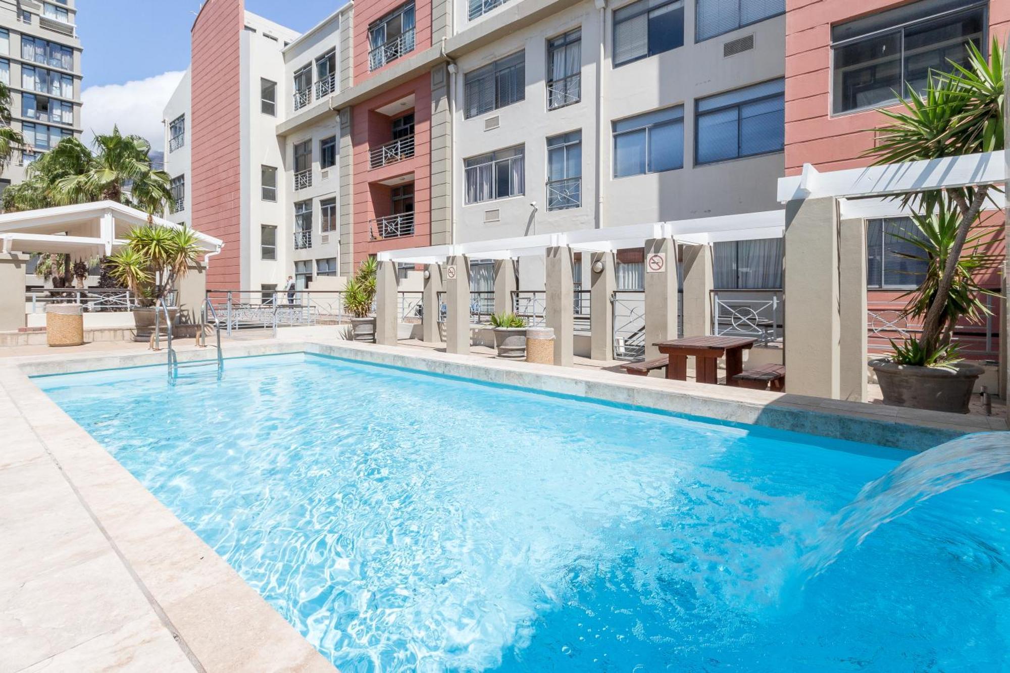 شقة The Square 135- Studio With Free Parking, Pool & Gym Access كيب تاون المظهر الخارجي الصورة