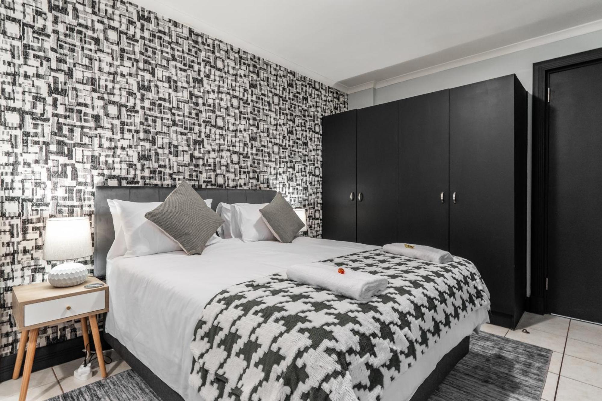 شقة The Square 135- Studio With Free Parking, Pool & Gym Access كيب تاون المظهر الخارجي الصورة