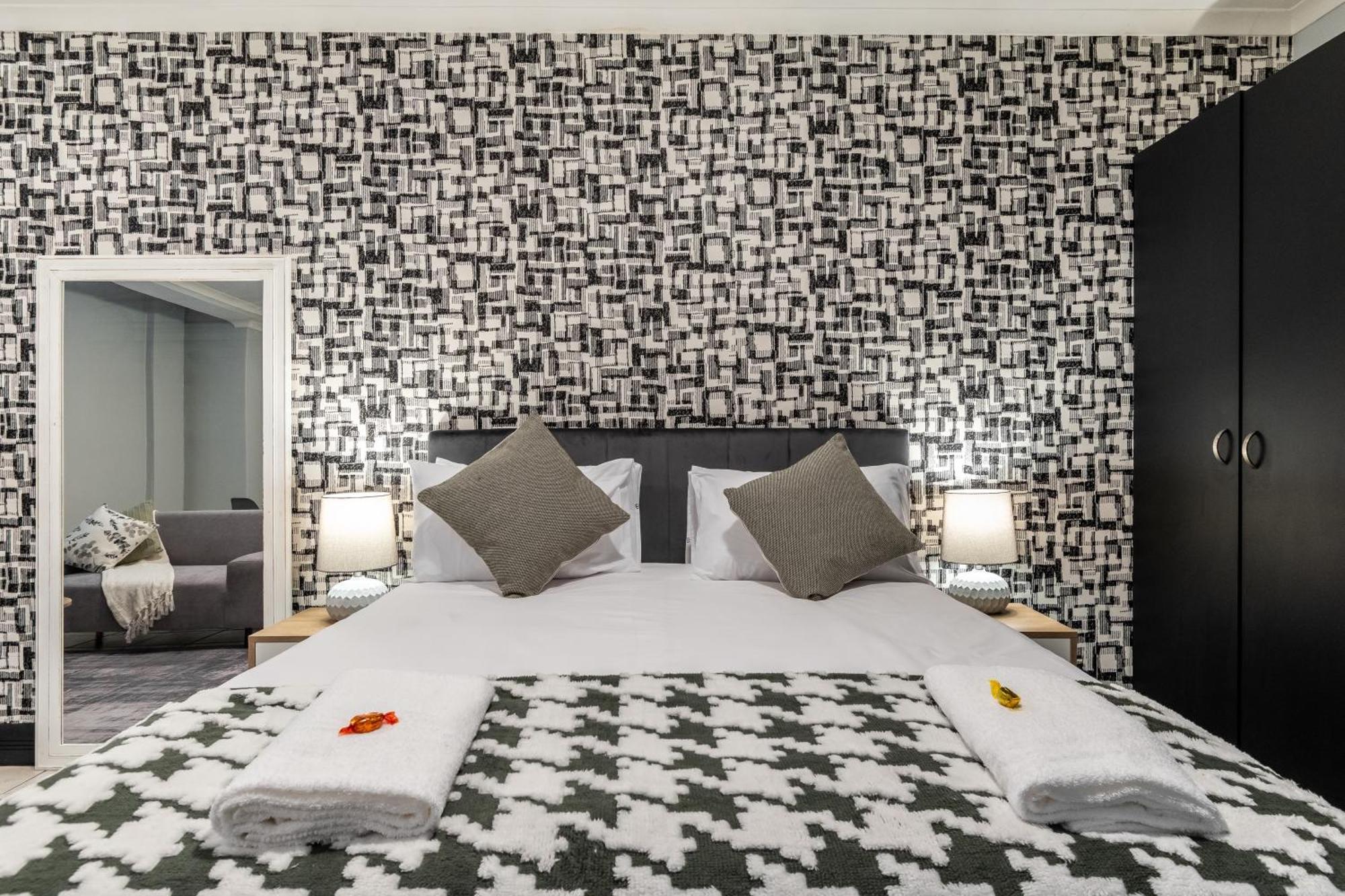شقة The Square 135- Studio With Free Parking, Pool & Gym Access كيب تاون المظهر الخارجي الصورة